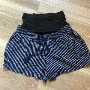 Maternity shorts